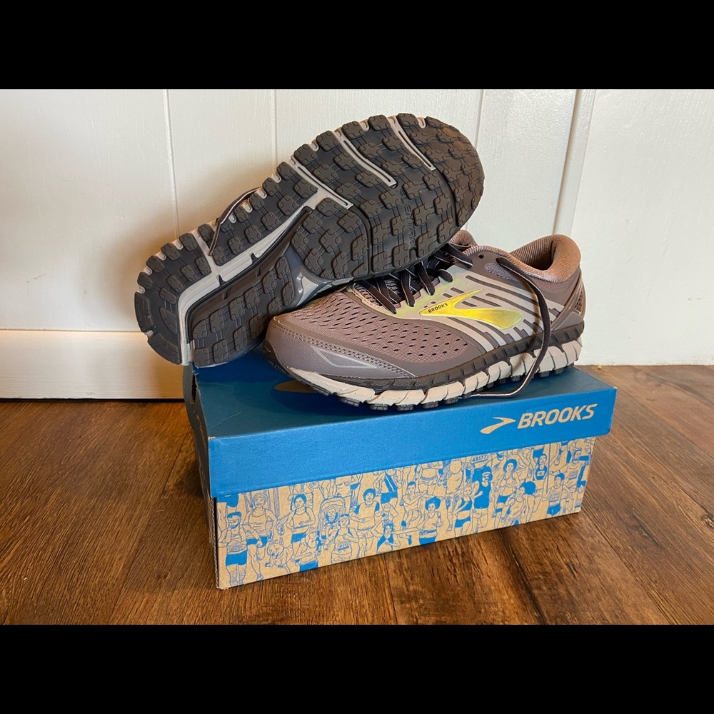 Brooks Running Shoes - Ariel 18